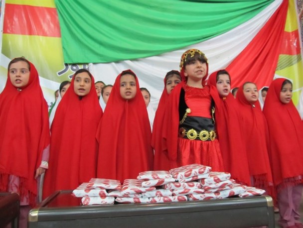 نونهالان زنجانی ارادت خودرا به امام (ره)نشان دادند/عکس