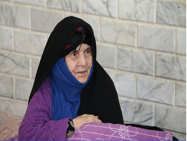 قاب عکسی که گرمابخش آغوش مادر ۸۱ ساله شد