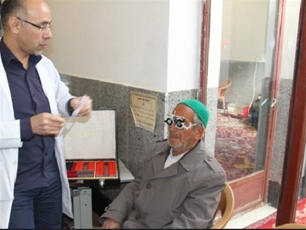 بهره مندی ۴۵۰ نفر از خدمات رایگان چشم پزشکی در شهر تودشک/ تصاویر