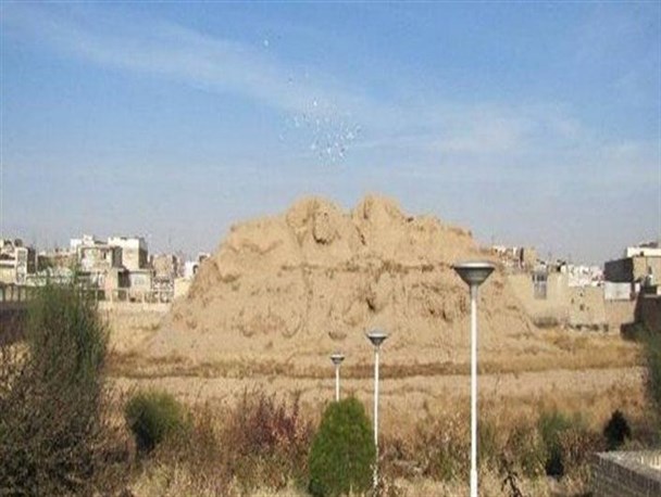 غبار بی مهری بر چهره میمون قلعه خودنمایی می‌کند