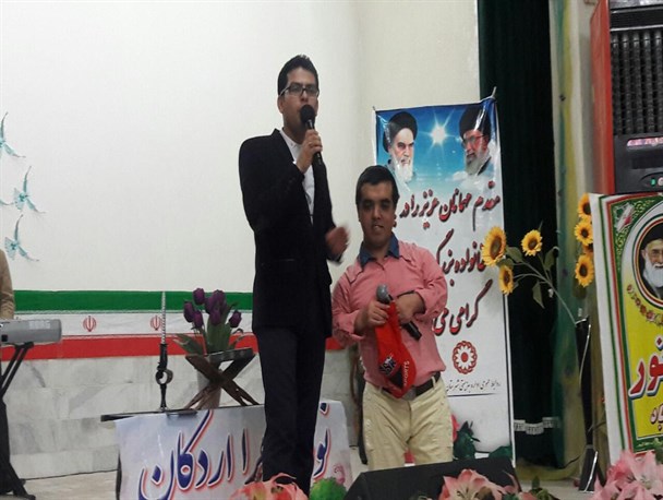 تصاویر/ برگزاری جشن شکوفه های انقلاب در اردکان