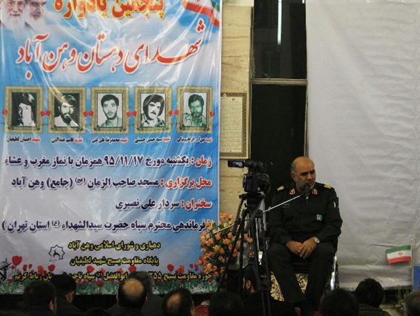 آمریکا ۳۸ سال است که ما را رها نکرده است/ ترامپ یک دیوانه است