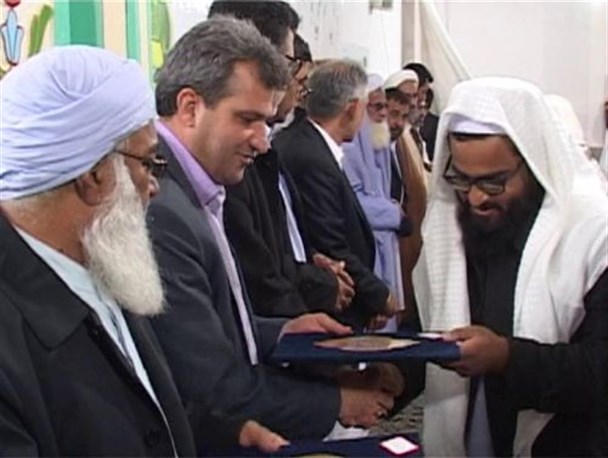 ۱۵۰ دانش آموخته حوزه و دانشگاه در شهرستان خاش تجلیل شدند + تصاویر