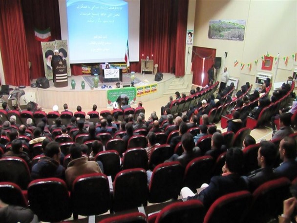 محفل شعر انقلاب فریدونشهر با حضور مدیر کل فرهنگ و ارشاد اسلامی اصفهان+ تصاویر