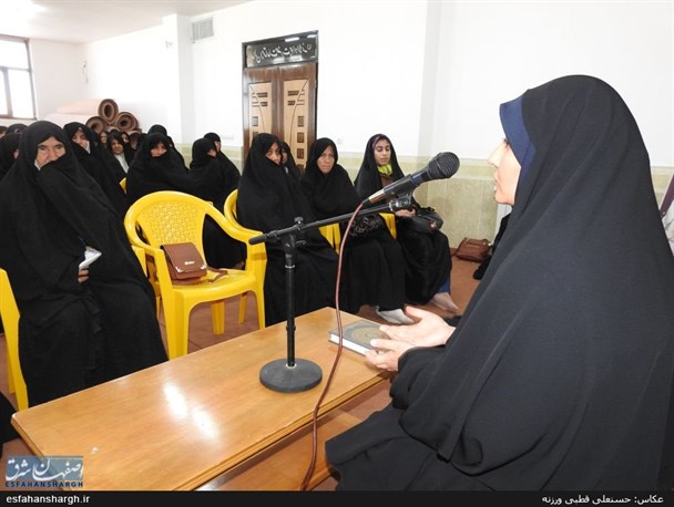 بزرگسالان جامعه هدف آسیب پذیر این طرح مشاوره ای هستند