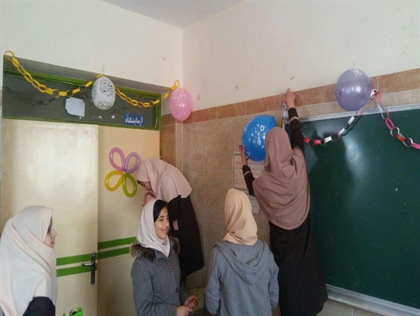 حال و هوای دانش آموزان رضوانشهر در دهه فجر/ وقتی نسل چهارم انقلاب دست به کار می شود