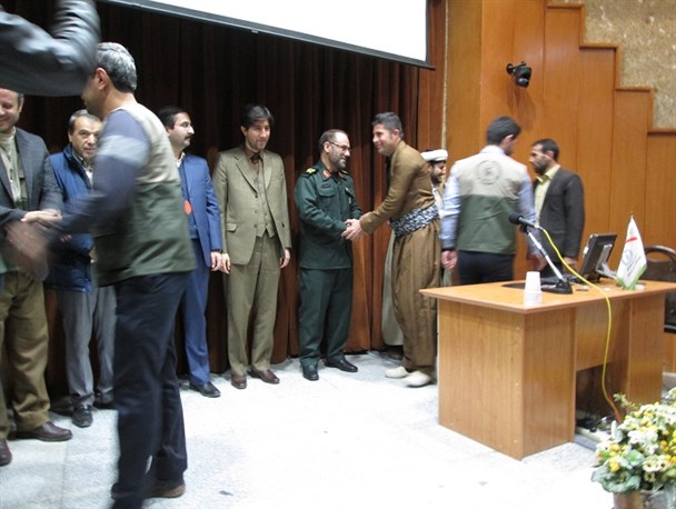 تجلیل از خدمات بی منت دانشجویان جهادگر استان کردستان/عکس