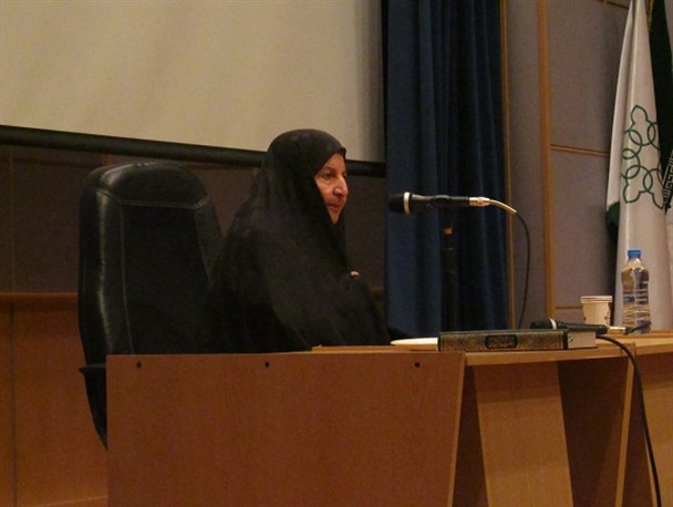 رسالت امروز بانوان شناساندن انقلاب و دستاوردهای نظام است