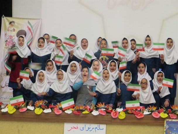 برگزاری مراسم جشن انقلاب در مدارس دلیجان+تصاویر