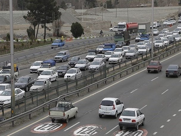 محدودیت‌های ترافیکی پلیس راه قزوین در ایام تعطیل/ ترافیک در آزادراه‌های استان قزوین نیمه‌سنگین است