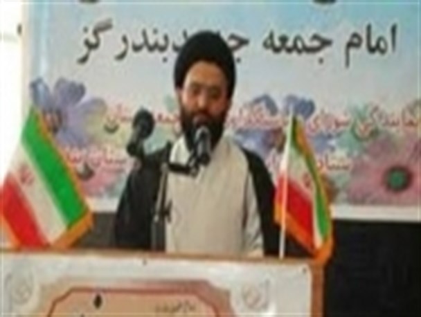 بجای فیسبوک بازی به فکر فرهنگ کشور باشید / برخی مسئولین فقط دم از رهبری می زنند