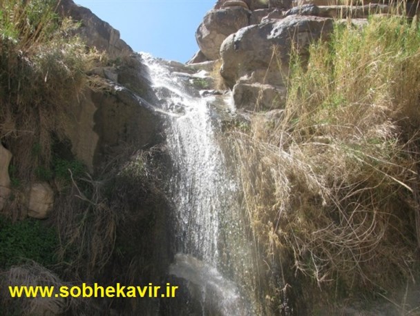 وجود آبشارهای زیبا در مناطق کوهستانی/آبشارهای ریگان در انتظار مسافران +تصاویر