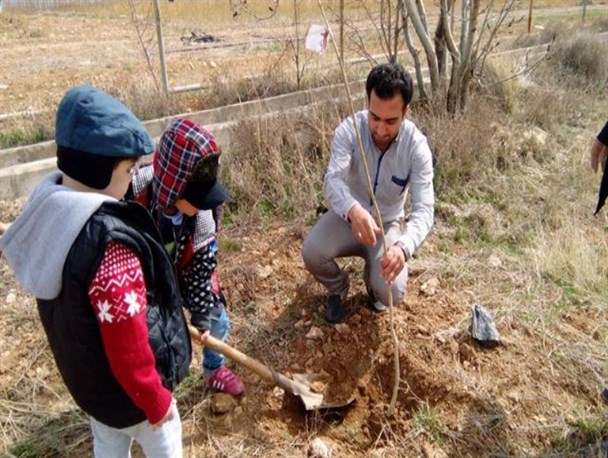 کاشت ۳۰ اصله نهال توسط نونهالان پیش دبستانی سیب دماوند+تصاویر