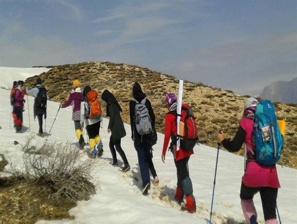 فتح ارتفاعات کوه سفید دهدز توسط بانوان کوهنورد استان خوزستان + تصاویر
