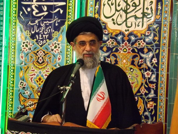 تمسک و ارتباط با قرآن همراه با درک و فهم و عمل صحیح به آن جامعه را بیمه خواهد کرد