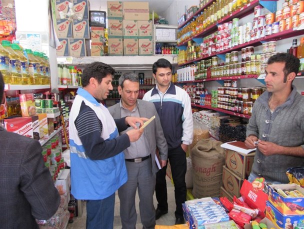 بازدید کشیک نوروزی از مواد تهیه و توزیع غذایی در ماهنشان+تصاویر