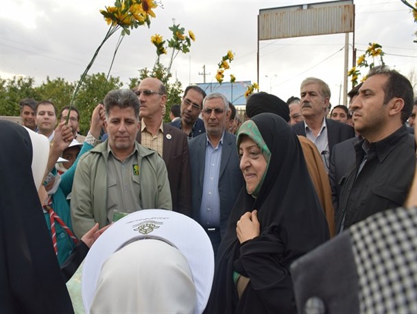 نباید باری به هر جهت، روند توسعه سنتی را ادامه دهیم/همگام با دولت و رییس جمهوری برای توسعه محیط زیست برنامه ریزی کنیم