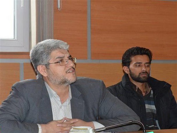 مردم از شعارهای سیاسی خسته شده اند/آیا مسئولان احساس پدری که نمی تواند در روزهای اخر سال برای فرزند خود لباس تهیه کند را درک می کنند؟