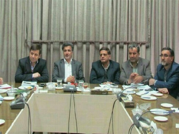 پیگیری مشکلات بیمه ای وانت بارهای تویسرکانی در دستور کار تأمین اجتماعی استان/عملکرد درمانگاه تأمین اجتماعی تویسرکان در یک نگاه +عکس
