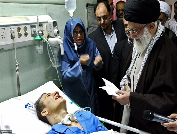 روایتی از عیادت رهبر انقلاب از احمد عزیزی در سال ۹۰
