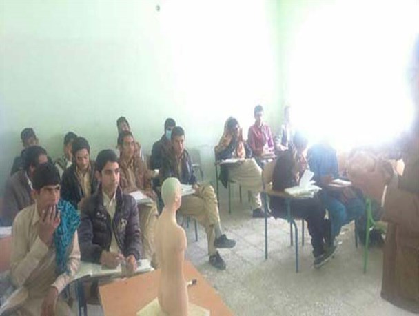 گلایه دانش آموزان از نبود آزمایشگاه در مدارس شهرستان هیرمند