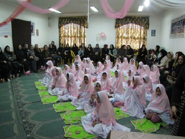 جشن تکلیف ۳۱ دانش آموز دختر دبستان مرحومان مداحی کردکوی+تصاویر