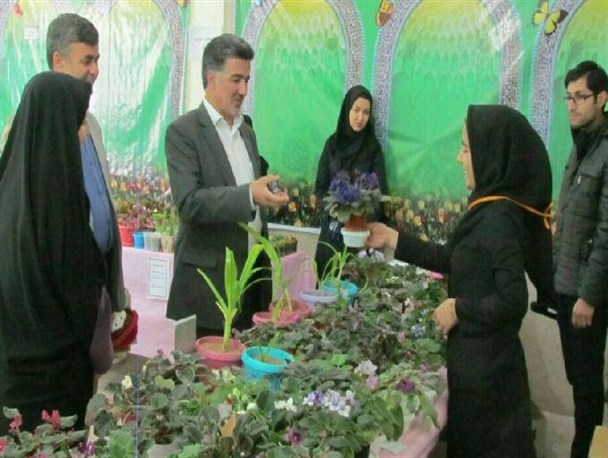 نمایشگاه تولیدات دستی دانش آموزان در تویسرکان برگزار شد