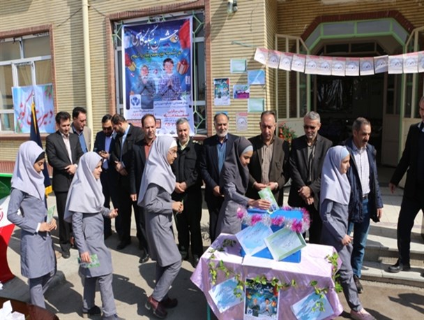 دانش آموزان میاندوآبی، نیکوکاری خود را به نمایش گذاشتند+ تصاویر