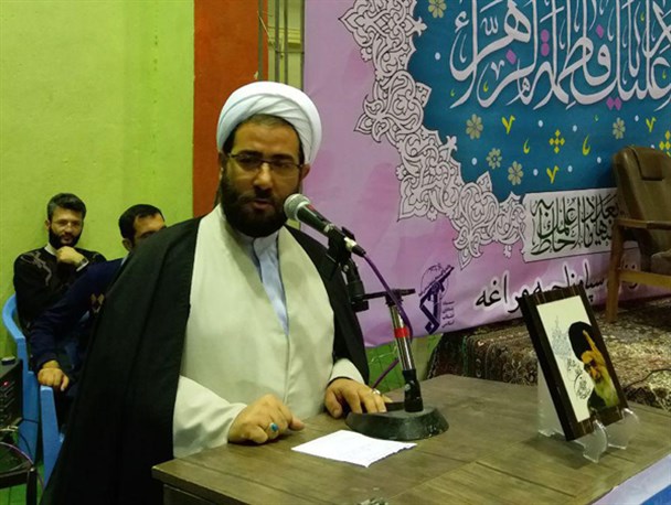 دشمن برای از بین بردن قداست زن ایرانی شبانه روز تلاش می کند