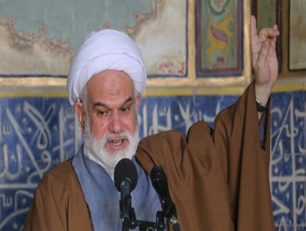 نقدی مشفقانه بر سخنان روز گذشته خطیب نماز جمعه/آقای عبدوس! در راستای جوان‌گرایی، ردای امامت جمعه را به جوانان بسپارید