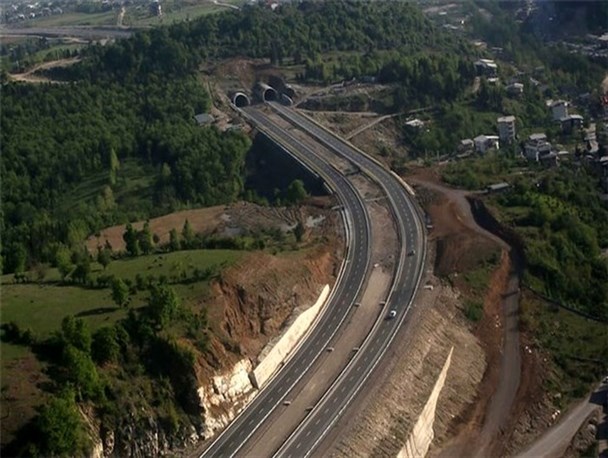 قطعه ۴ آزادراه تهران-شمال تا اطلاع ثانوی مسدود شد/بارندگی در جاده‌های ۳ استان