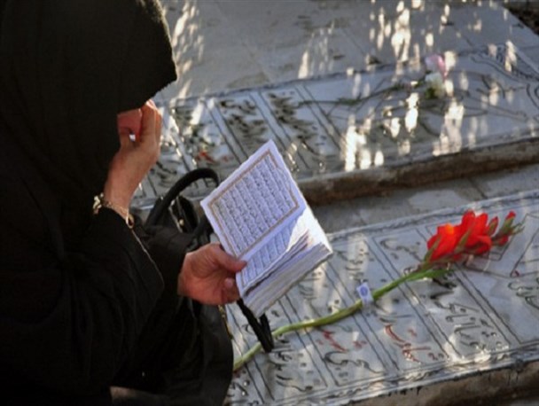 خدمات‌رسانی ۴۰ دستگاه "ون" به زائران اهل قبور در آرامستان کرمانشاه