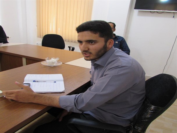 در اقتصاد مقاومتی ارتباط صنعت با دانشگاه جدی گرفته شود/ دولت باید به جوانان مستعد در داخل کشور اعتماد کند