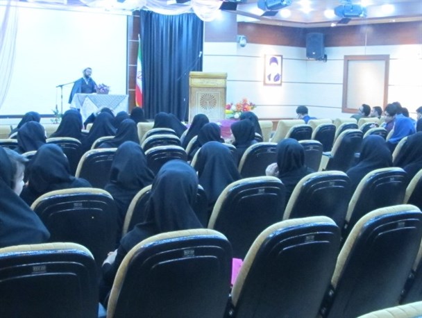 جشن سالروز میلاد حضرت زهرا(س) و گرامیداشت هفته زن در ساوه برگزار شد