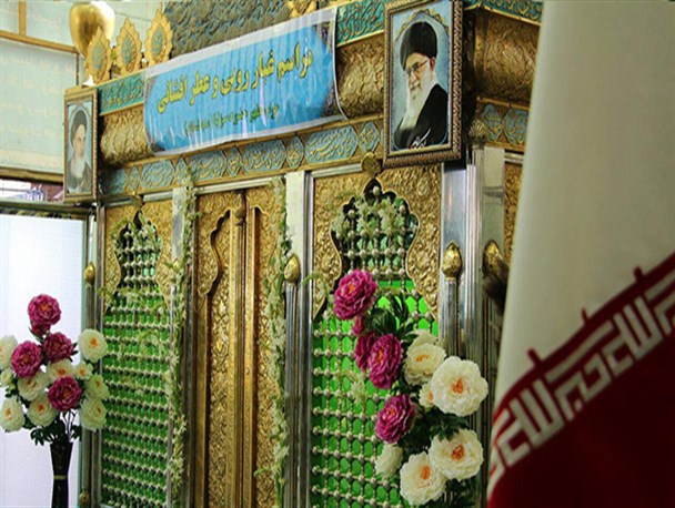 ضریح سبزقبا(ع) غبارروبی شد/ صرف هزینه نذورات در همان بقعه +تصاویر
