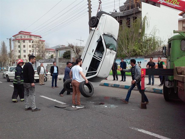 نقص فنی دلیل واژگونی خودرو در رودسر