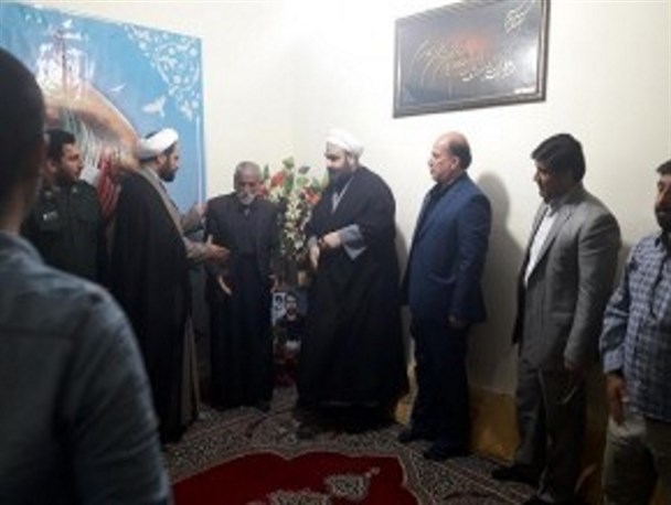 دیدار امام جمعه اندیمشک با پدران شهدای مدافع حرم