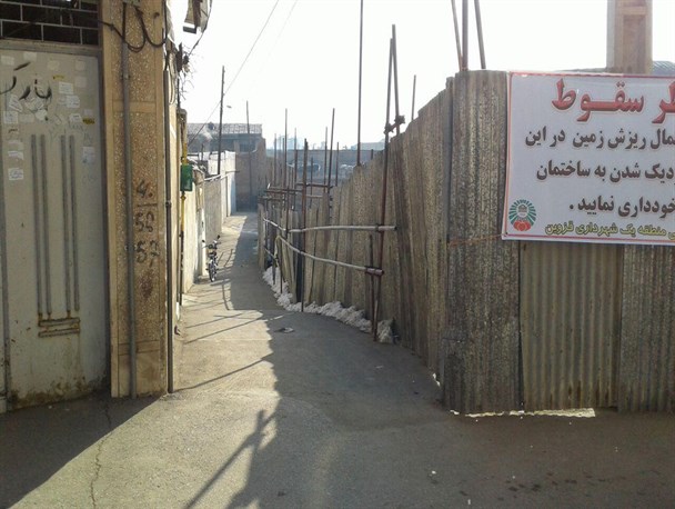 فرونشست زرگرکوچه به علت ساخت و ساز/ خطرات جانی و مالی اهالی کوچه را تهدید می‌کند