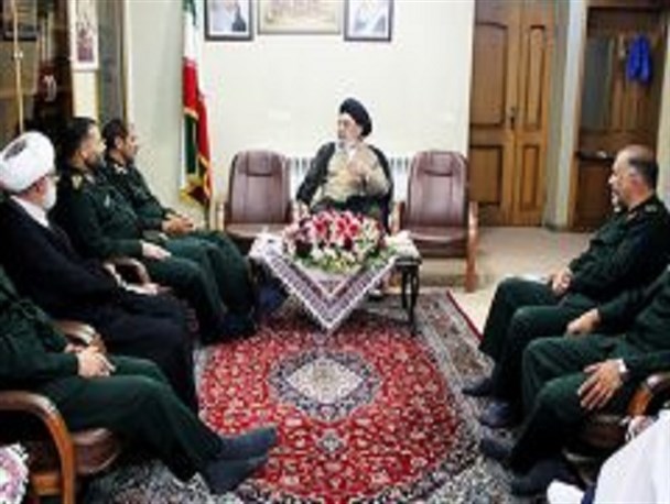 انتقاد امام جمعه اصفهان از کم کاری دولت در عرصه اقتصادی/ سردار سلیمانی: حمایت سپاه از راه اندازی واحدهای تولیدی در مناطق محروم