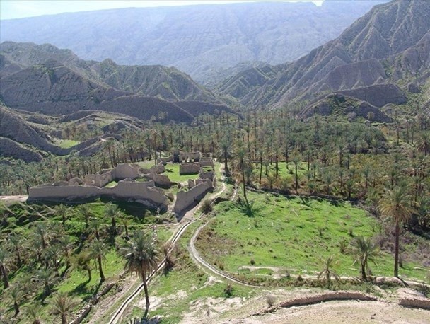ساخت و ساز غیر مجاز در بستر رودخانه های فصلی منطقه گردشگری خاییز تنگستان