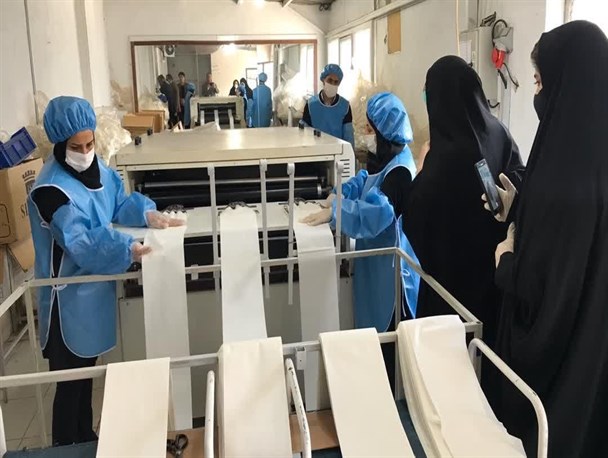 برش روزانه 200 هزار ماسک در کارخانه عصر جدیدِ کرج/ 150 مجاهد سلامت البرز کانون تولید ماسک و گان در کشور شدند+ تصاویر