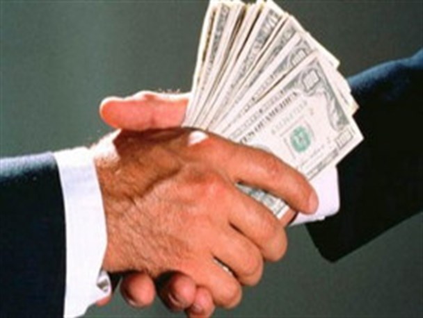 همت ضعیف مسئولان برای اجرای دستور مهم رهبر انقلاب/تهدیدهای مبارزه غیرجدی با مفاسد اقتصادی