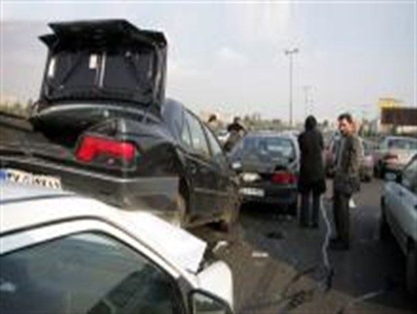 تصادف زنجیره ای در دینور 10 زخمی به جای گذاشت