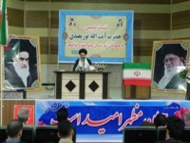 با واردات لوازم خارجی چطور باید انتظار داشت که کشور پیشرفت کند/ دولت باید در اقتصاد نقش نظارتی داشته باشد نه نفش دخالتی