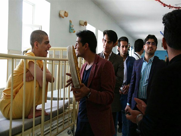 بازدید هنرمندان یزدی از خانه سالمندان تفت از نگاه دوربین