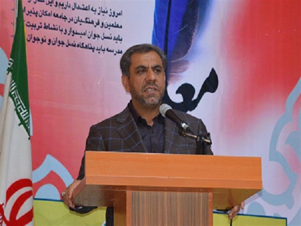 نقش اصلی و پایه ای توسعه کشور را معلمان خشت گذاری می کنند