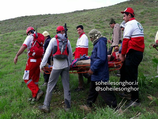 مصدوم حادثه دیده در ارتفاعات روستای سردره سنقروکلیایی نجات یافت+تصاویر
