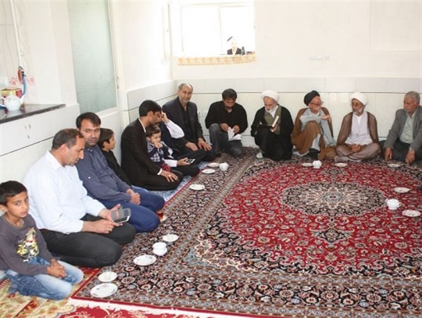 مسئولان در کوتاهی انجام وظیفه، باید پاسخگوی خانواده شهدا باشند