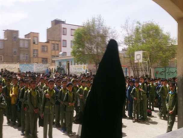 معرفی کتاب «آنک آن یتیم نظر کرده» به دانش آموزان همدان