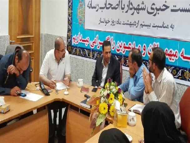 مشکل سد معبر با کار فرهنگی و اقدام قانونی حل می شود/ سرانه درآمد شهرداری در خوانسار ۳۰۰ هزار تومان است